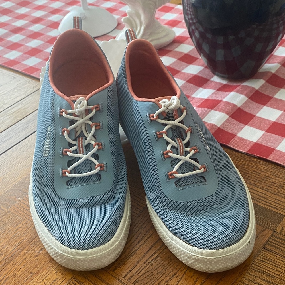 Columbia Women’s Light Blue and Coral Lace-Up Sneakers 7.5